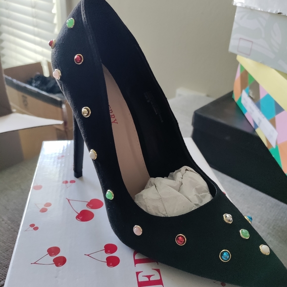 Jeweled Black Pump Heel - Picture 2 of 3